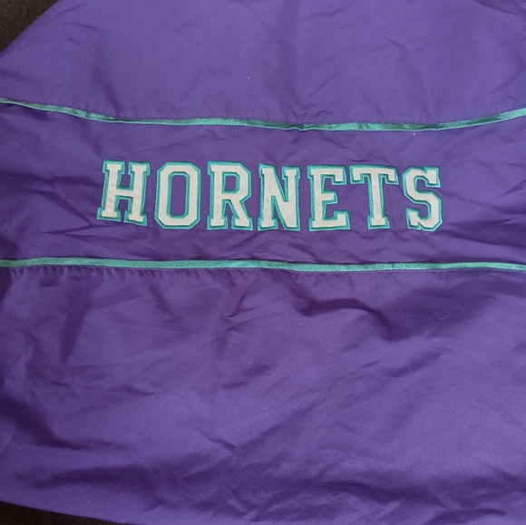 Old school Charlotte Hornets jacket - Picture 2 of 2